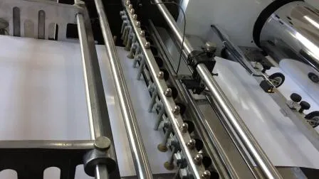 Полностью автоматическая машина для термического ламинирования/ламинирования бумаги.